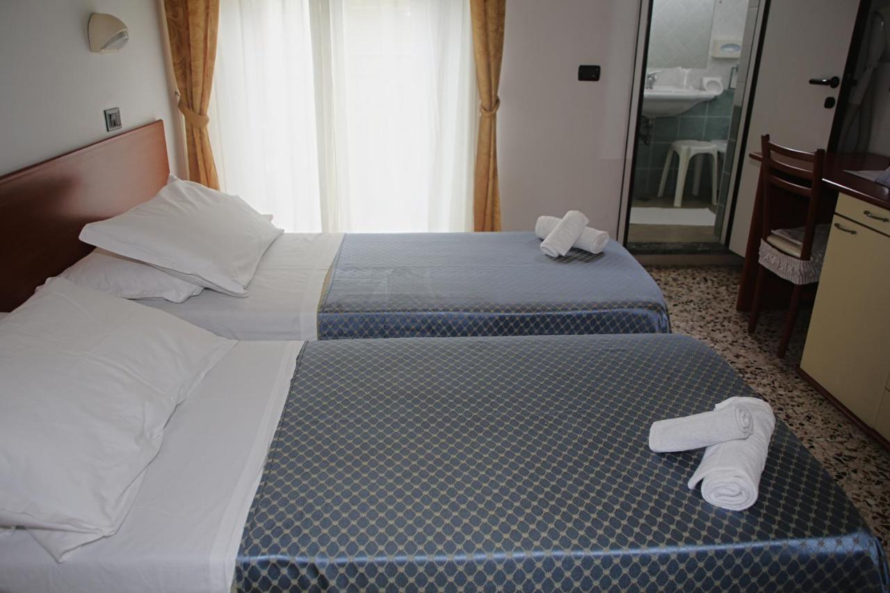 Hotel Dear Rimini Exterior photo